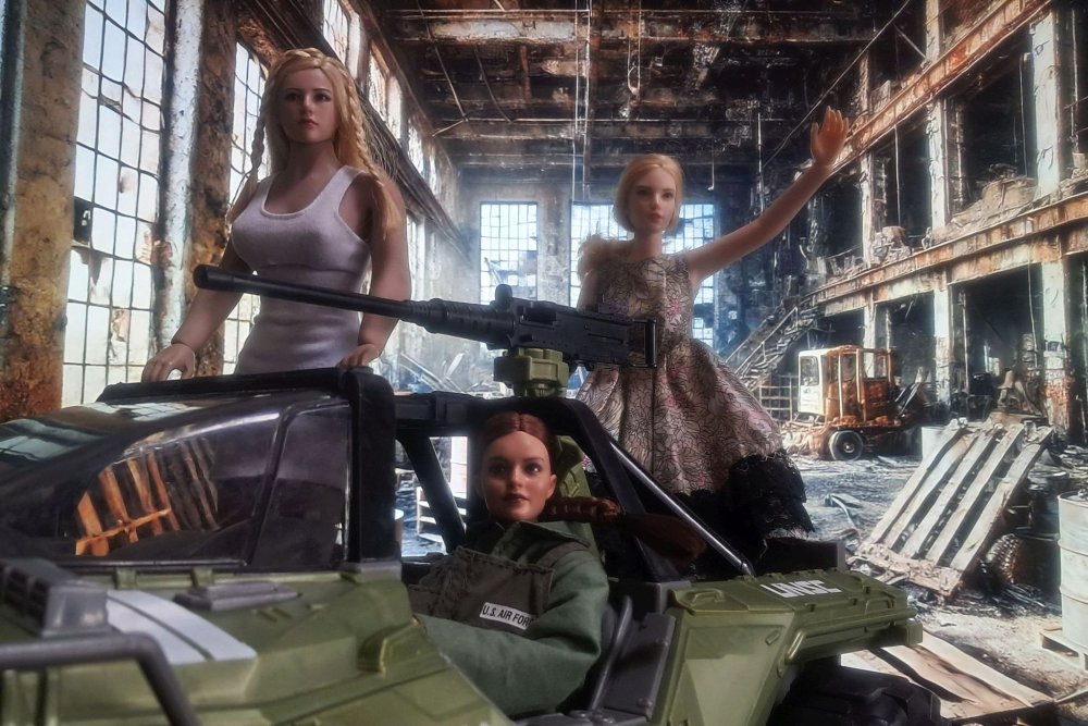 27676_Adelyn in Alien Invasion 01-18.jpg